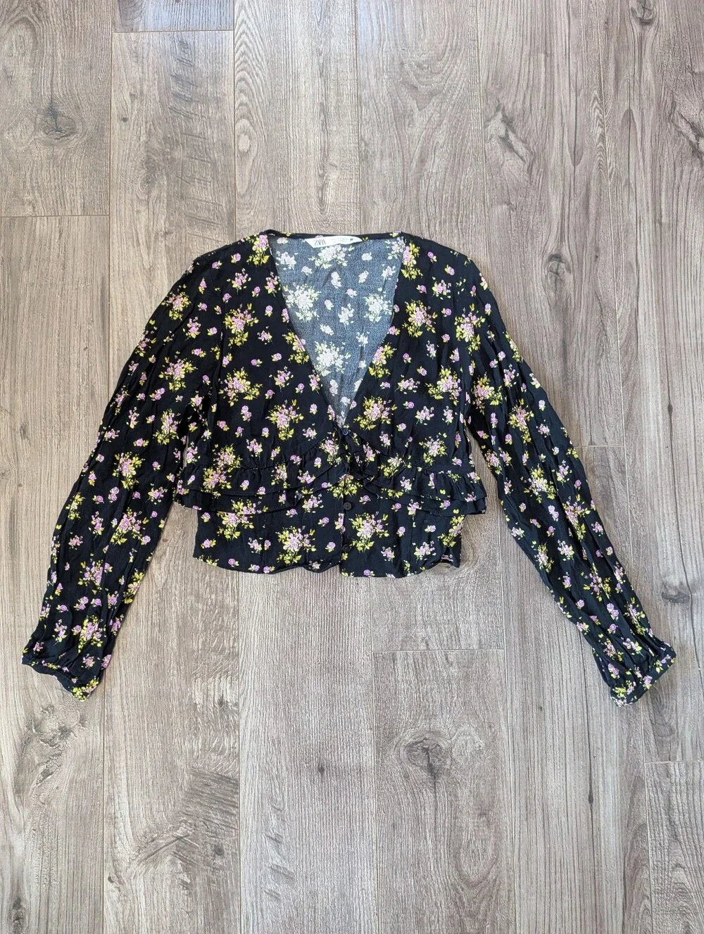 ZARA Cropped Floral V-Neck Ruffle Blouse Black and Pink - Picture 2 of 11